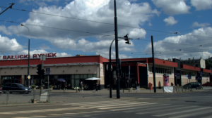 Rynek Bałucki, widok od ulicy Organizacji WiN. Fot. Bogdan Jankowski