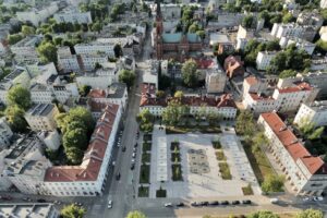 Stare Miasto z lotu ptaka i północna pierzeja Starego Rynku, 2024 r. Fot. Adrian Zieleniewicz