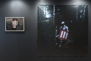 Wystawa „Halucynacje obrazu. Polska fotografia po AI”. Fot. Tytus Szabelski