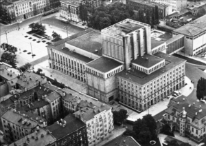 Zdjęcie lotnicze Teatru Wielkiego w Łodzi, projekt: Józef Korski, Witold Korski, Roman Szymborski, lata 60.  Fot. Archiwum rodziny Korskich