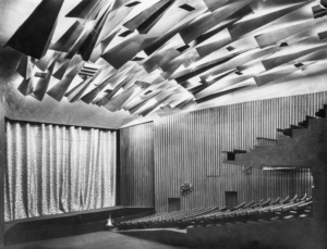 Wnętrze widowni Teatru Wielkiego w Łodzi, projekt: Józef Korski, Witold Korski, Roman Szymborski, 1967 . Fot. Archiwum rodziny Korskich