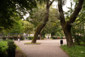 Plac Piastowski, dawniej Bazarowy. Gettowe miejsce egzekucji. Fot. Ada Świerżewska